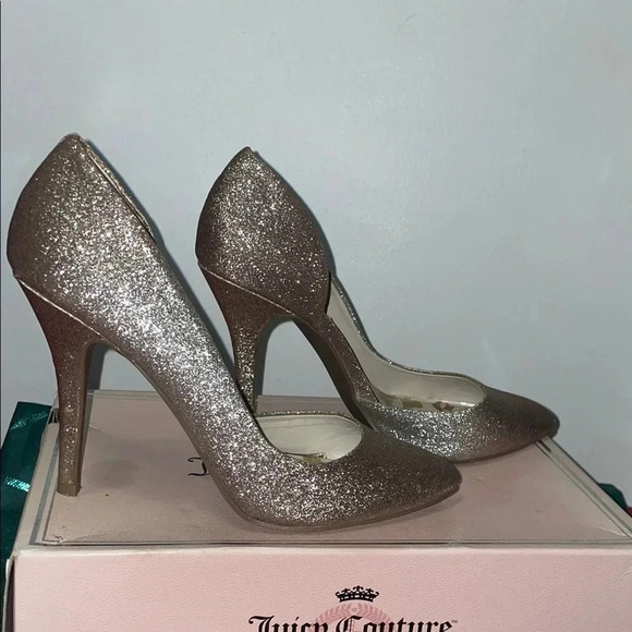 Juicy Couture Gold Heels with Stiletto and Pointed Toe - Picture 5 of 10